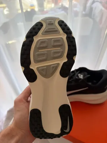 Used Nike Vomero 18 bike — image 2 of 3