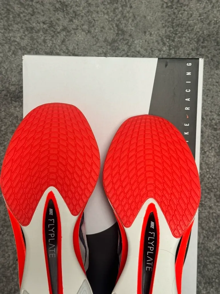Used Nike ZoomX Vaporfly Next% 4 bike — image 4 of 5