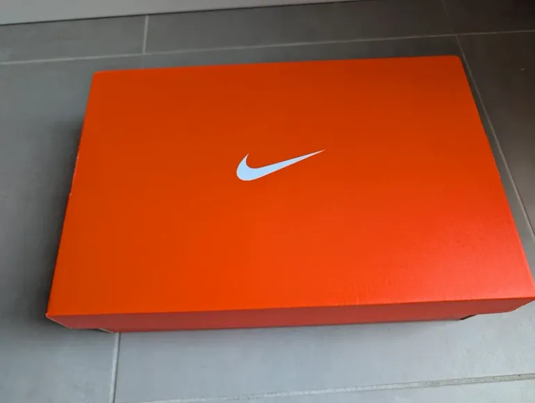 Used Nike Vomero 18 SE bike — image 11 of 11