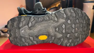 Używany New Balance Hierro V9 bike — zdjęcie 4 z 8
