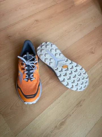 Used Saucony Trail Running Shoes bike — image 2 of 4