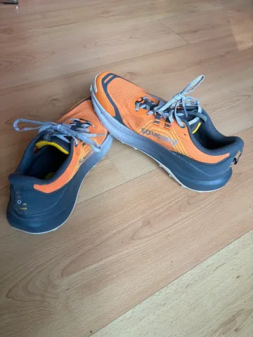 Used Saucony Trail Running Shoes bike — image 4 of 4