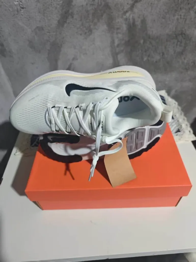 Used Nike Vomero 18 Shadow bike — image 2 of 5