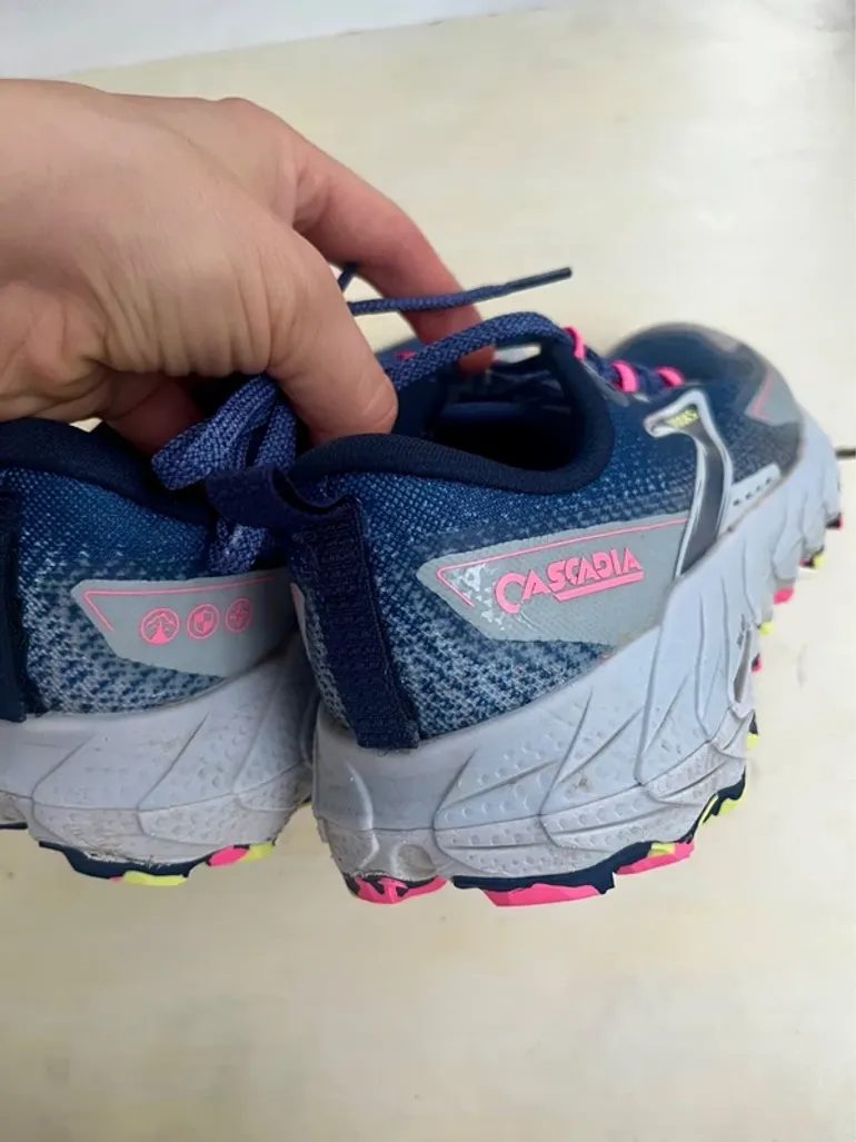 Used Brooks Cascadia bike — image 4 of 5