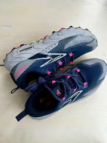Used Brooks Cascadia bike — image 1 of 5