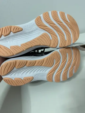 Used Asics Running Shoes bike — image 5 of 6