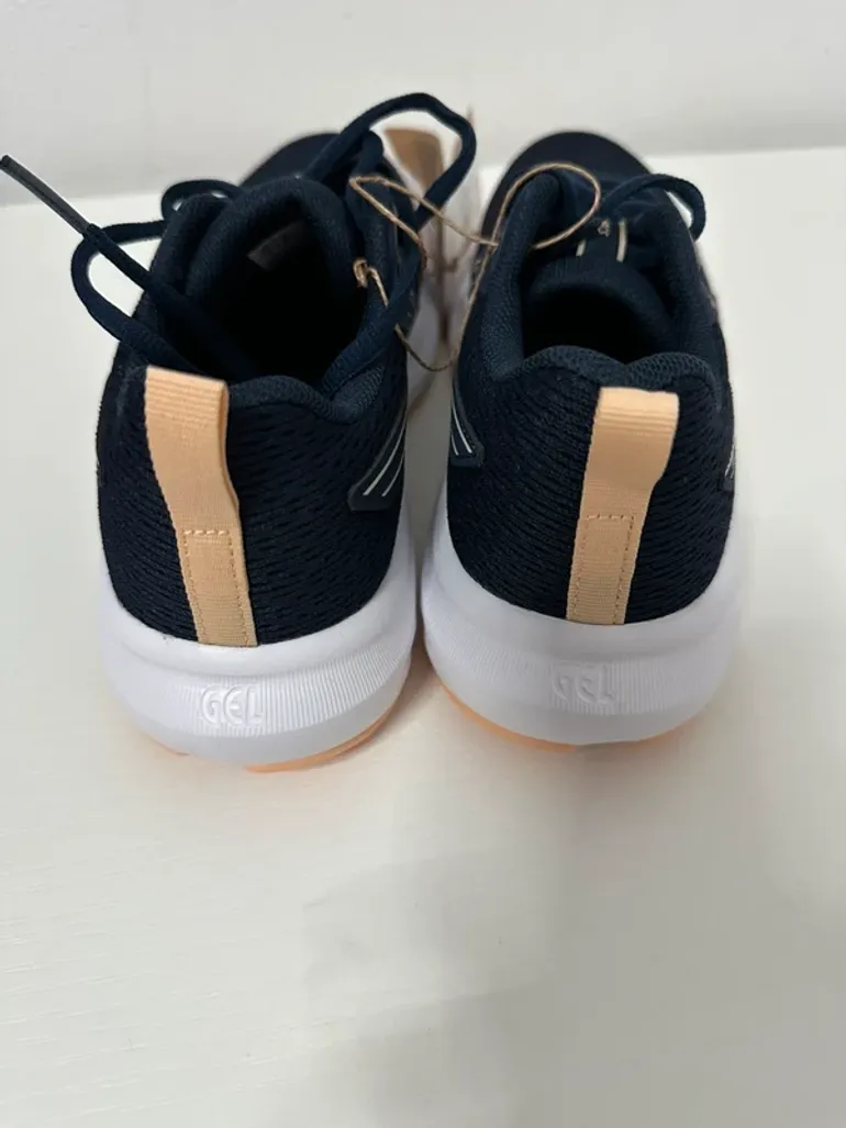 Used Asics Running Shoes bike — image 4 of 6