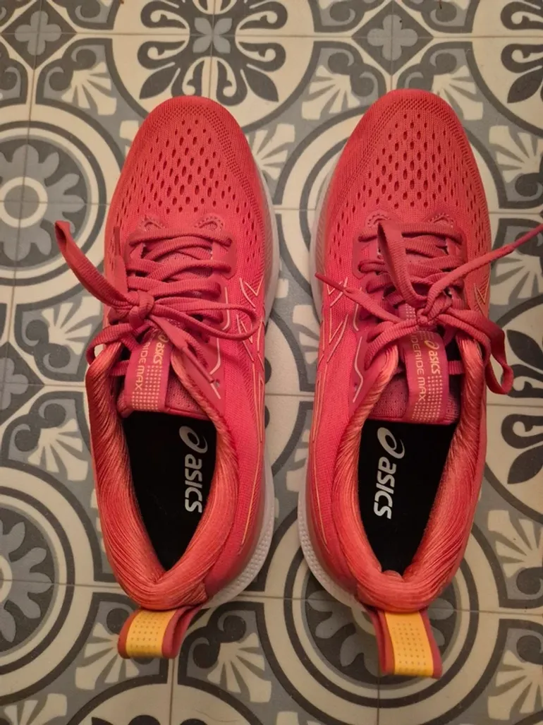 Used Asics Glideride Max bike — image 1 of 6