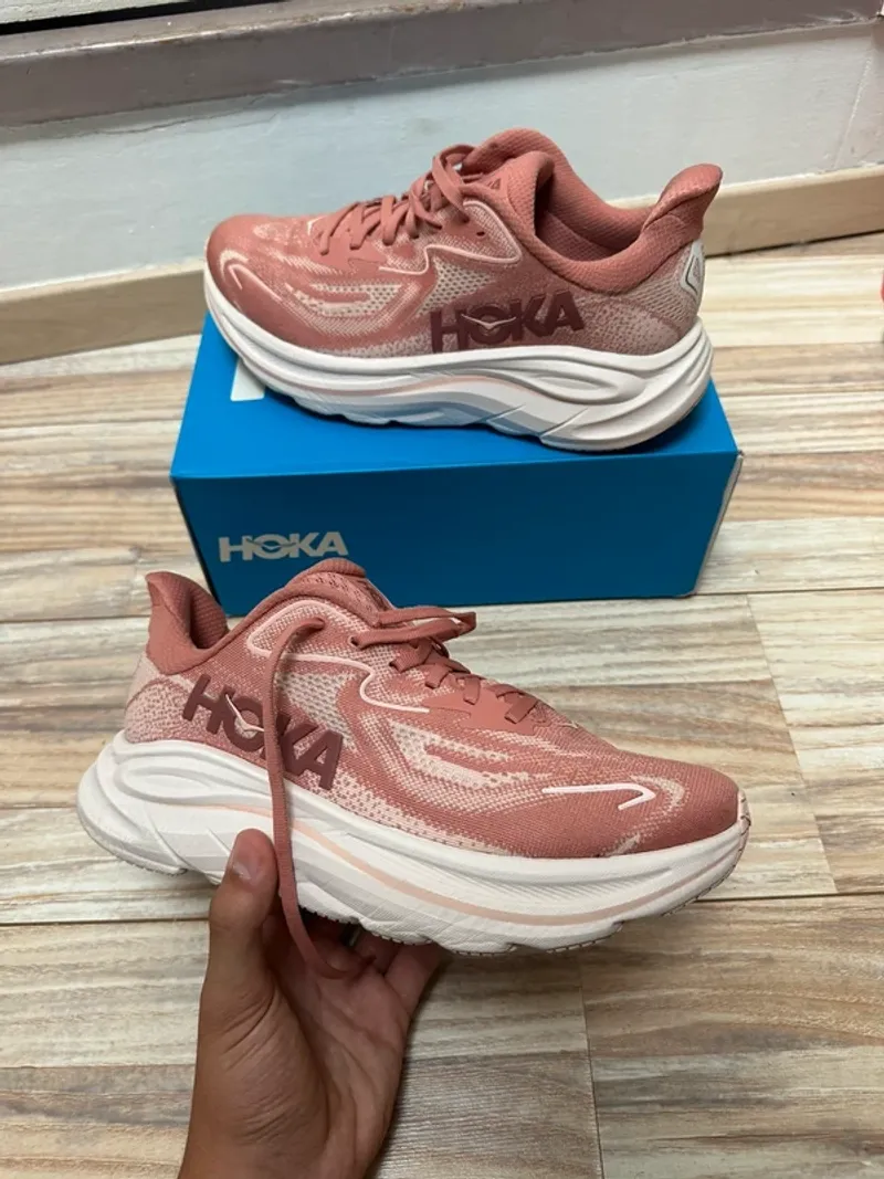 Used Rose Clifton 10 Running Shoes