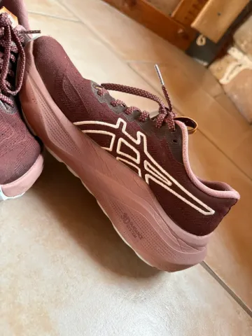 Brugt Asics Novablast 5 bike — billede 5 af 5