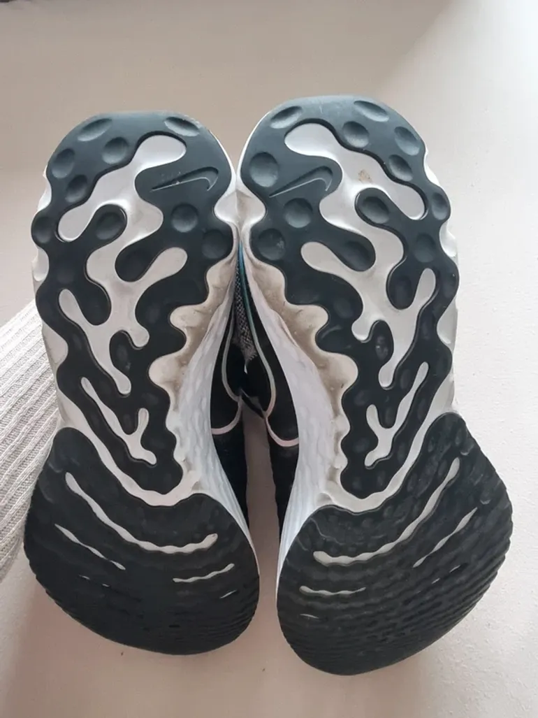 Used Nike React Infinity Run Flyknit 2 bike — image 5 of 5