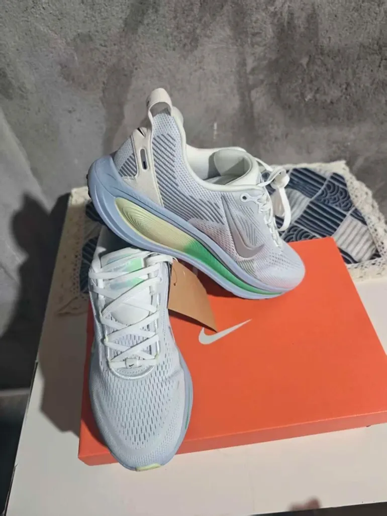 Käytetty Nike Vomero 18 Shadow bike — kuva 2 / 5