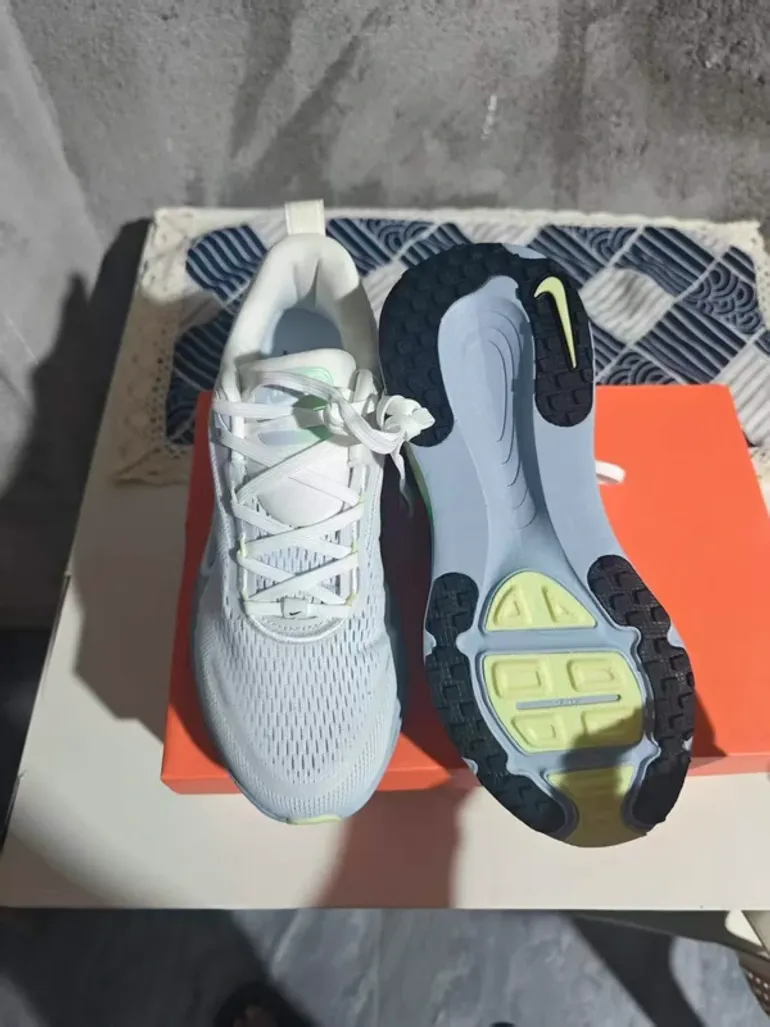 Käytetty Nike Vomero 18 Shadow bike — kuva 4 / 5