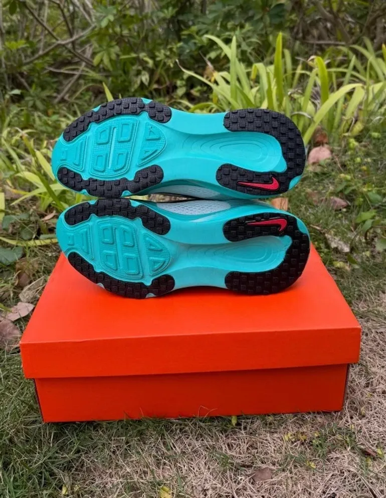 Tweedehands Nike Vomero 18 ZoomX bike — afbeelding 5 van 8
