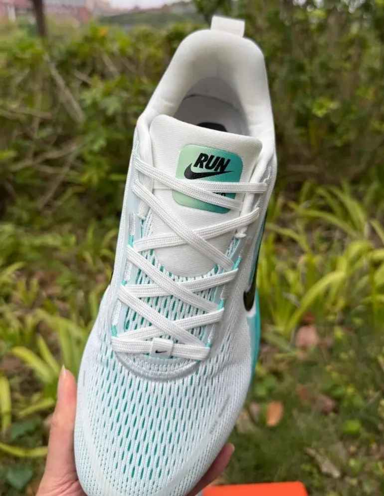Tweedehands Nike Vomero 18 ZoomX bike — afbeelding 6 van 8