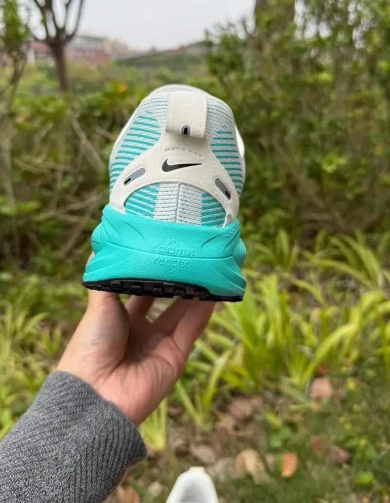 Tweedehands Nike Vomero 18 ZoomX bike — afbeelding 8 van 8