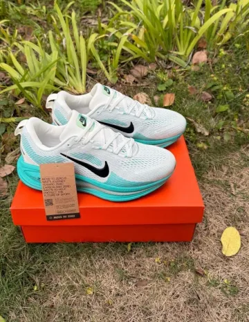 Tweedehands Nike Vomero 18 ZoomX bike — afbeelding 3 van 8