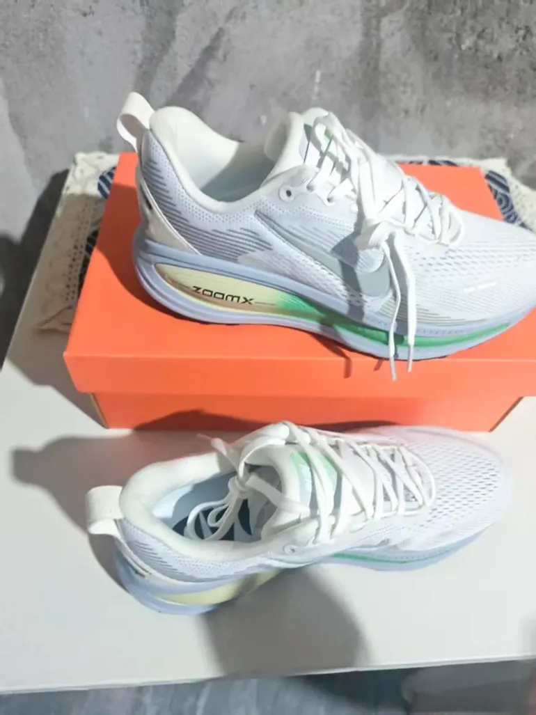 Nike Vomero 18 Shadow bike d'occasion — image 4 sur 5