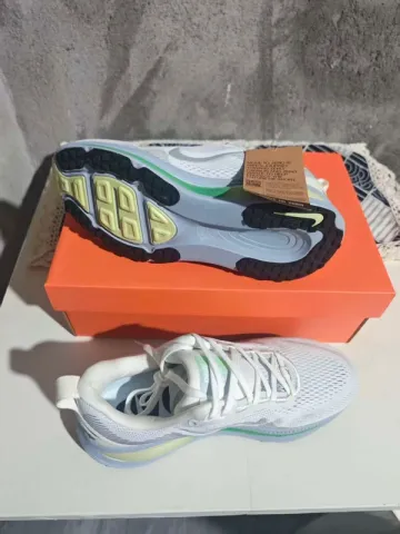 Nike Vomero 18 Shadow bike d'occasion — image 2 sur 5