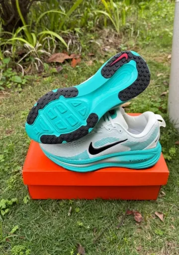 Used Nike Vomero 18 ZoomX bike — image 5 of 8