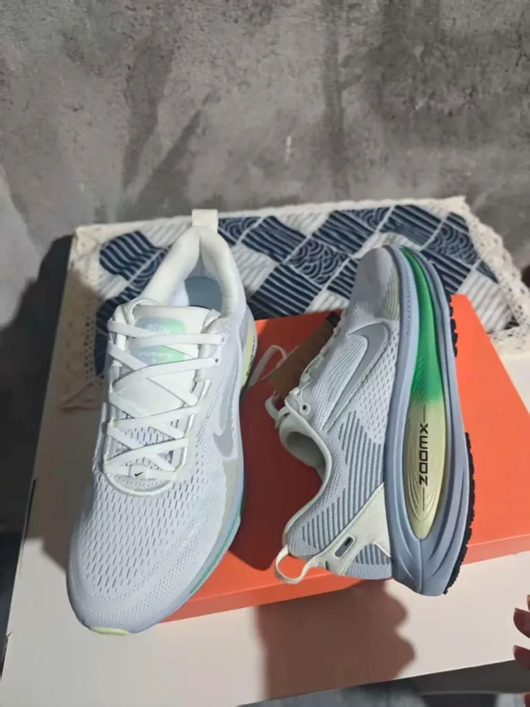 Nike Vomero 18 Shadow bike d'occasion — image 3 sur 5