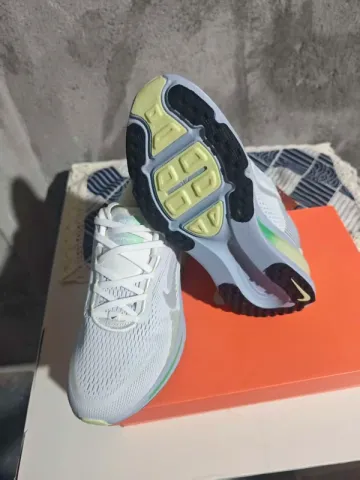 Nike Vomero 18 Shadow bike d'occasion — image 4 sur 5
