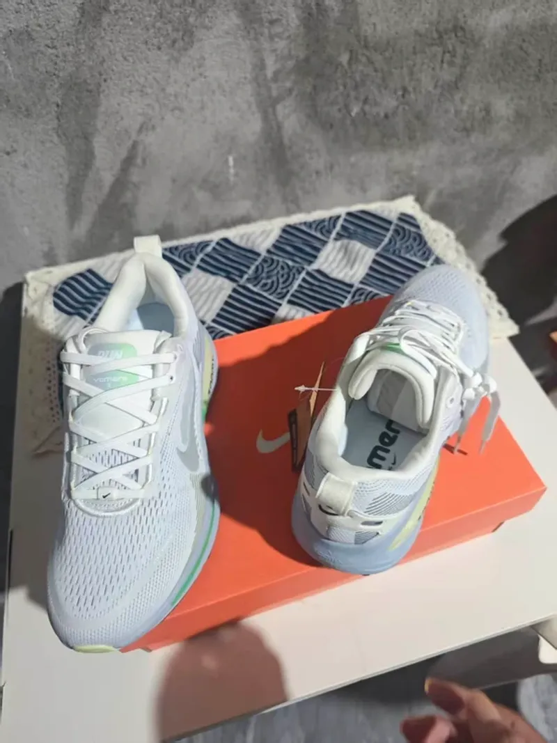 Käytetty Nike Vomero 18 Shadow Running Shoes