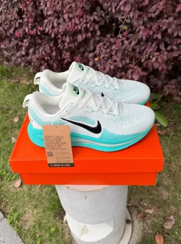 Used Nike Vomero 18 ZoomX bike — image 3 of 8
