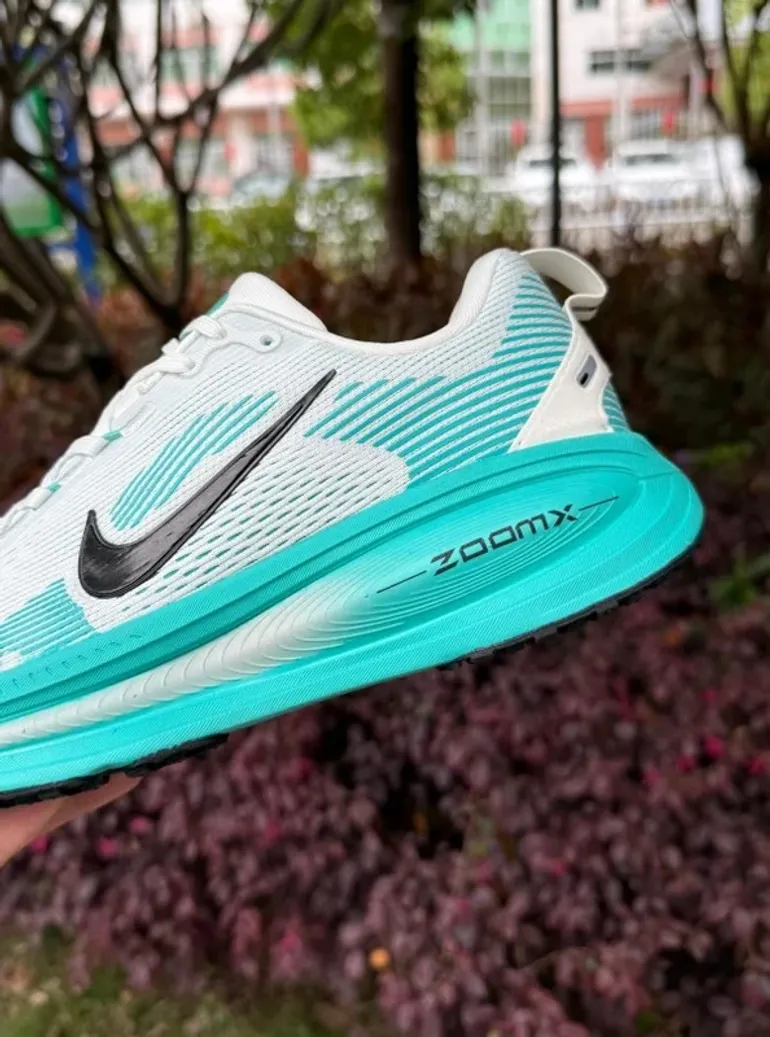 Used Nike Vomero 18 ZoomX bike — image 6 of 8