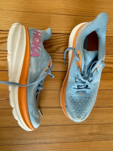 Hoka Clifton 9 bike d'occasion — image 1 sur 6