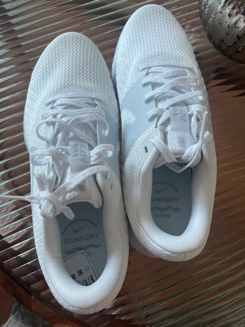Używany Nike Revolution 8 Running Shoes