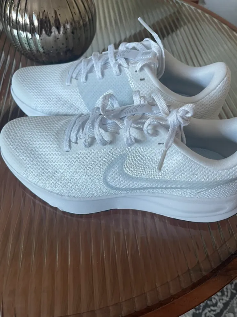 Nike Revolution 8 bike d'occasion — image 2 sur 3