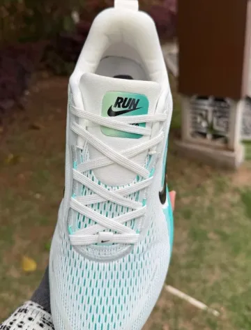 Nike Vomero 18 ZoomX bike d'occasion — image 7 sur 8