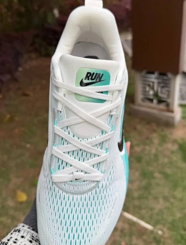 Nike Vomero 18 ZoomX bike d'occasion — image 7 sur 8