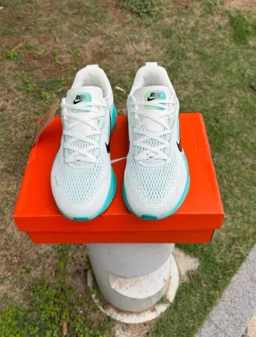Nike Vomero 18 ZoomX bike d'occasion — image 2 sur 8