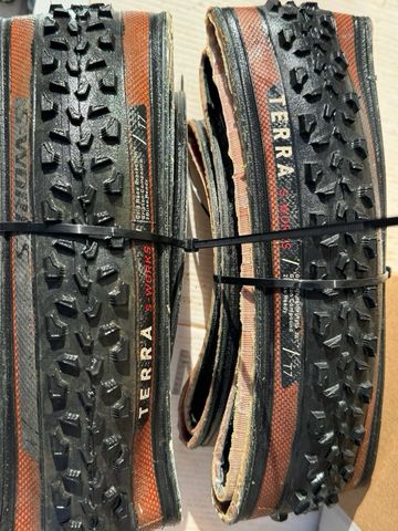 Specialized Terra 2024 Tyres & Tubes de segunda mano