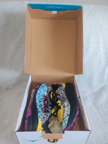 Gebrauchtes Hoka Speedgoat 6 Y bike — Bild 2 von 7