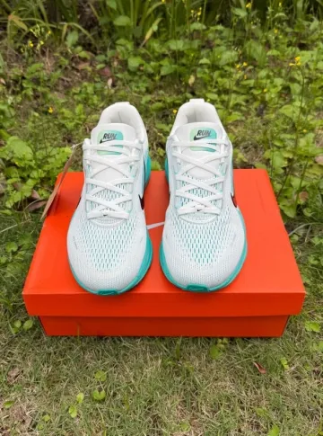 Nike Vomero 18 ZoomX bike d'occasion — image 2 sur 8