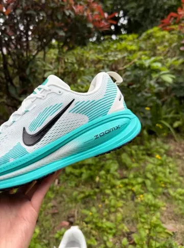 Nike Vomero 18 ZoomX bike d'occasion — image 7 sur 8