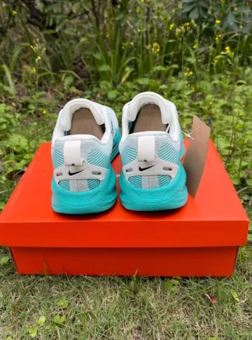 Nike Vomero 18 ZoomX bike d'occasion — image 4 sur 8