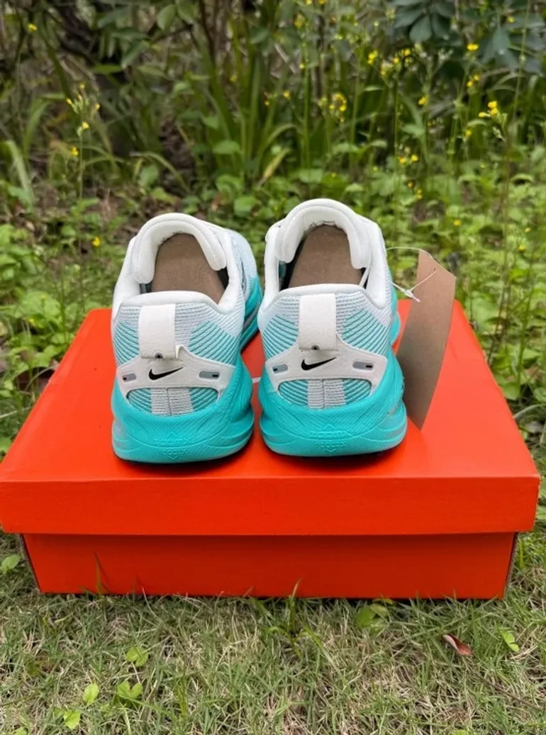Nike Vomero 18 ZoomX bike d'occasion — image 4 sur 8