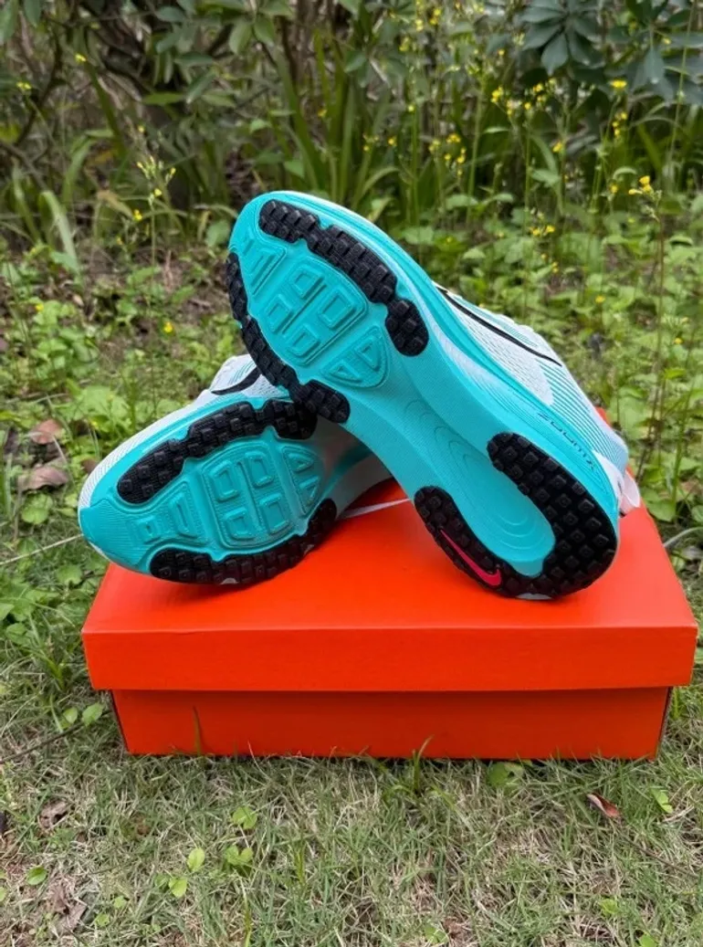 Nike Vomero 18 ZoomX bike d'occasion — image 5 sur 8