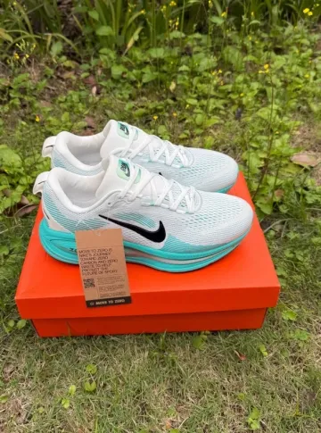 Nike Vomero 18 ZoomX bike d'occasion — image 3 sur 8