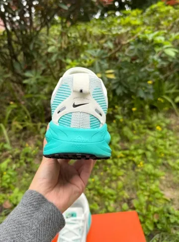Nike Vomero 18 ZoomX bike d'occasion — image 6 sur 8