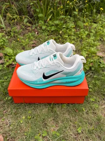 Nike Vomero 18 ZoomX bike d'occasion — image 1 sur 8