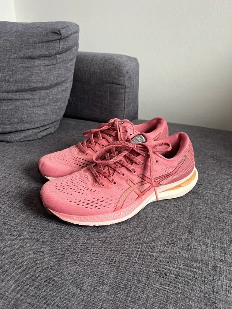 Used Asics Gel-Kayano 28 bike — image 2 of 5