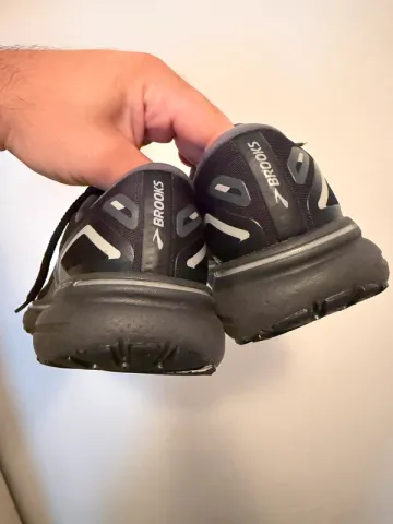 Tweedehands Brooks Ghost 15 Goretex bike — afbeelding 6 van 9