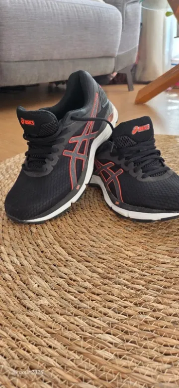 Used Asics gel phoenix 10 bike — image 1 of 8