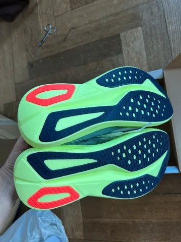 Hoka Mach 7 bike d'occasion — image 3 sur 4