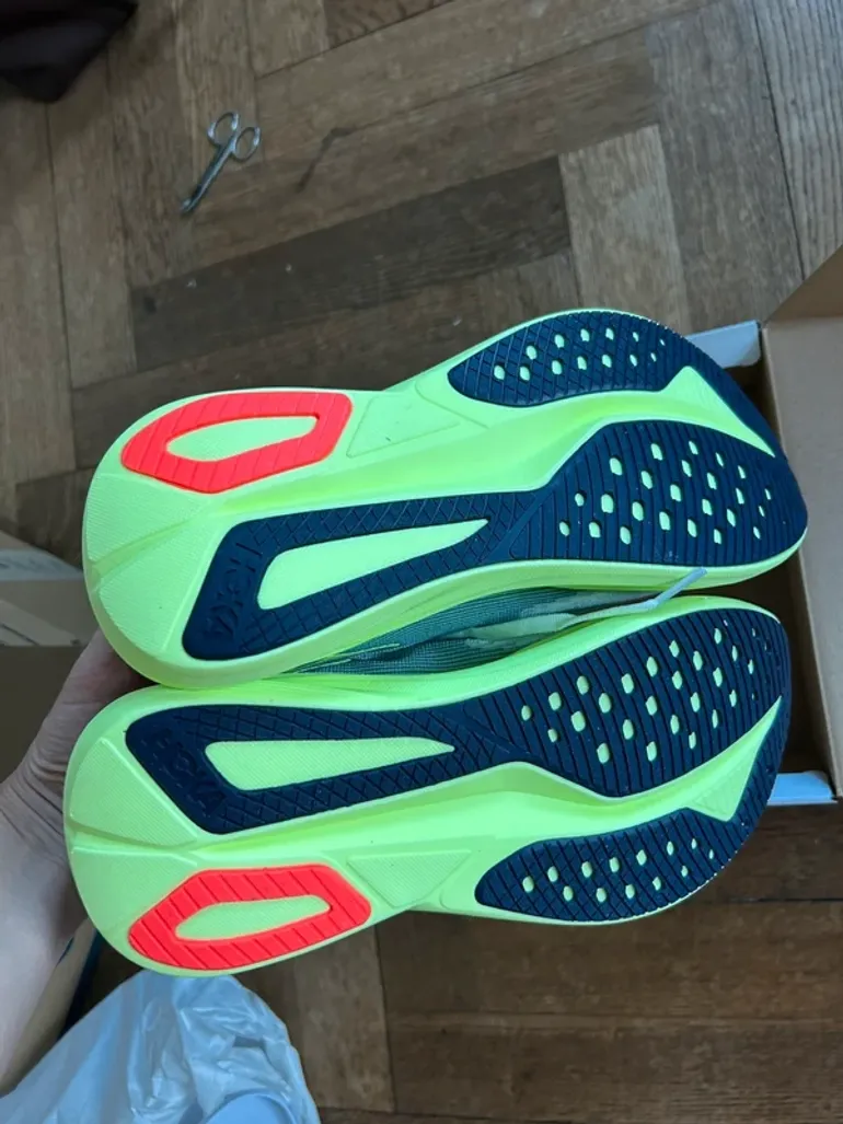 Hoka Mach 7 bike d'occasion — image 3 sur 4